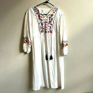 Shineflow floral embroidered cream peasant folk dress size small